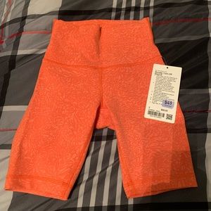 SOLD lululemon Wunder Train HR Short 8”